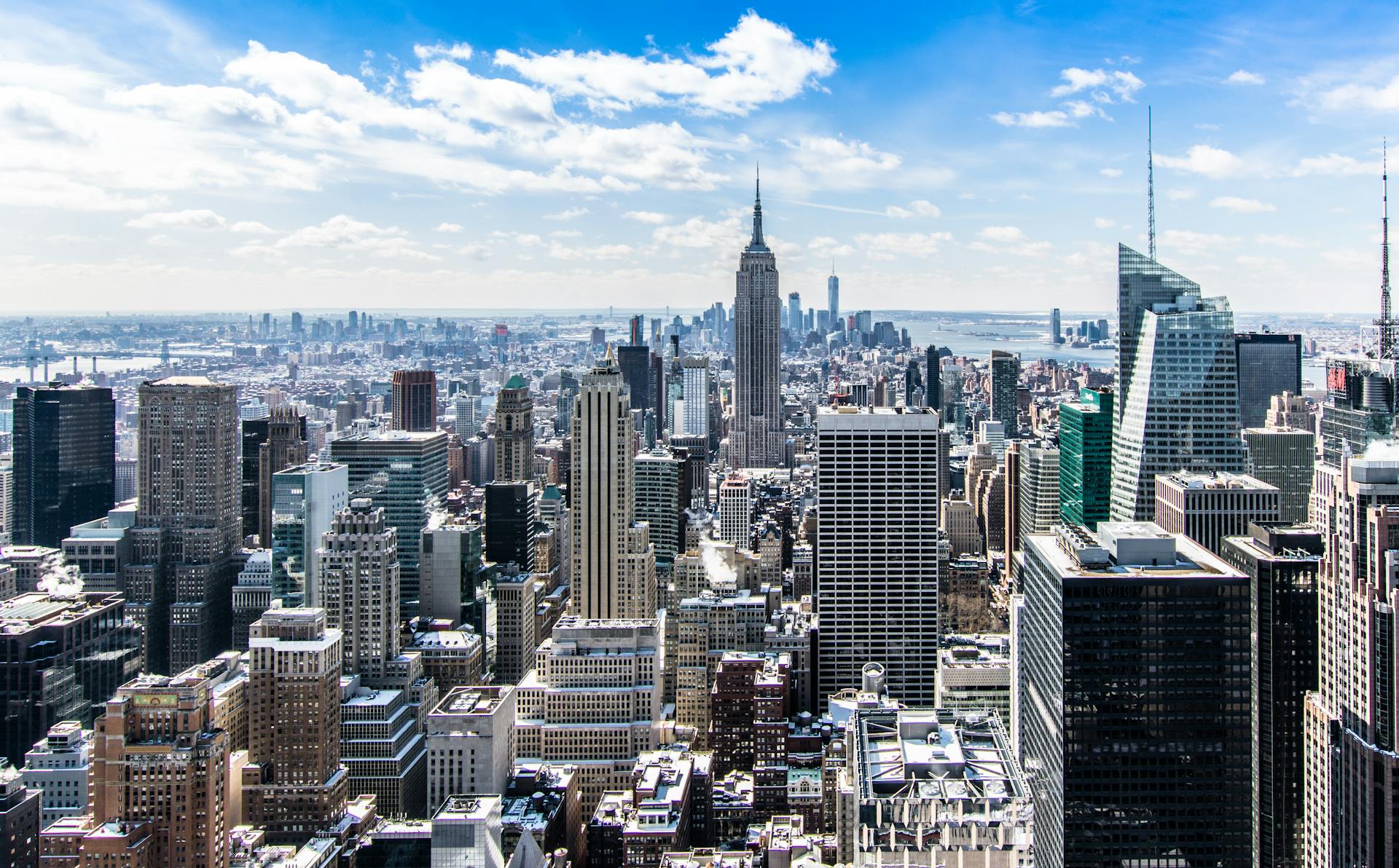 Urban Real Estate Investment in 2025: Why the City Still Outperforms Suburban and Rural Markets